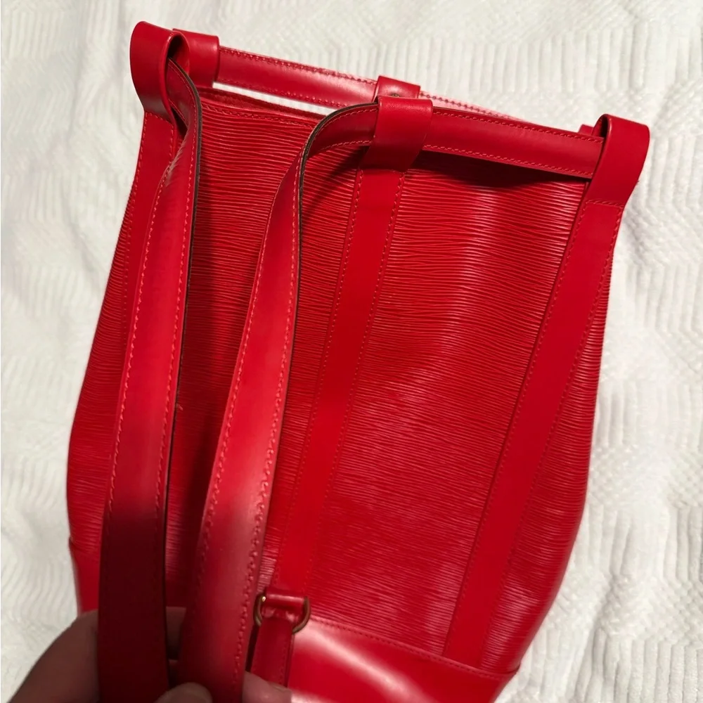 Louis Vuitton Vibrant Red Epi Leather Sling Bag - Picture 15 of 16